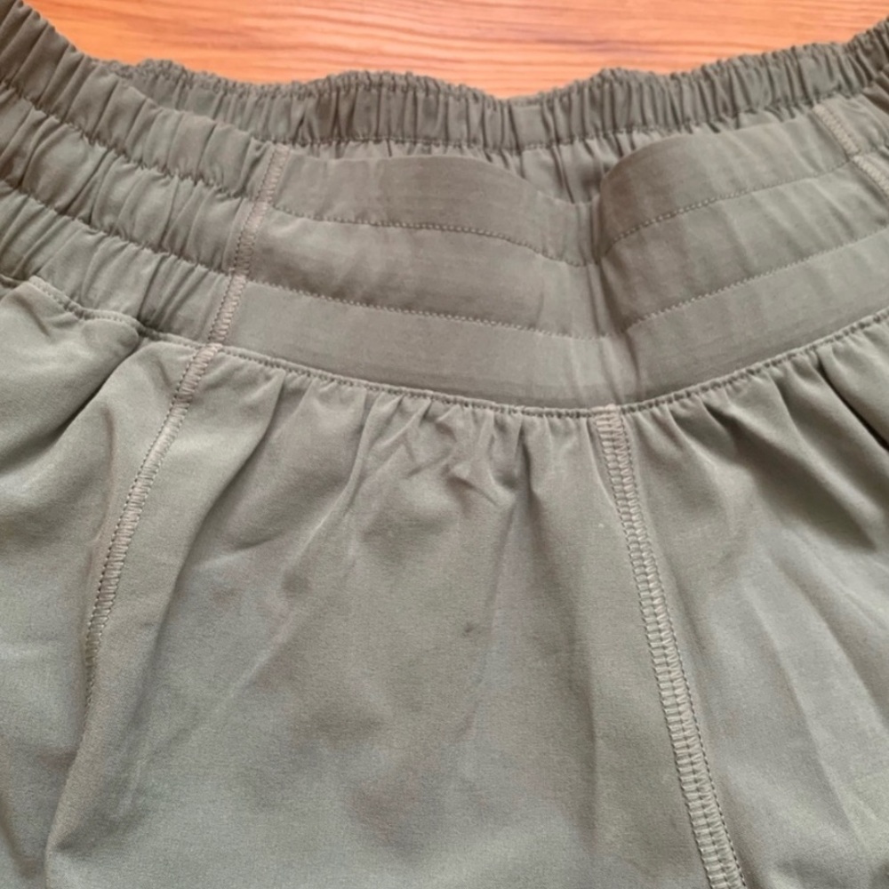 lululemon hotty hot shorts 2.5” tidewater teal